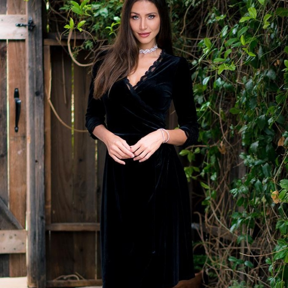 Women's Velvet Scallop Lace Trim Wrap Dress